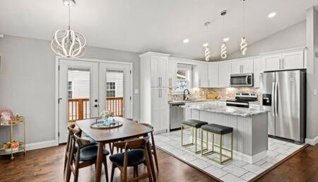 Family Home in Oakwood, 12 Mins to Campus, Patio, Washer Dryer, 2 Bathrooms, Utilities and Internet Included, Great for Students or Families, Charming Oakwood-Lincoln Park Home, 10 Walk to Dining, 24 Hour Hospitality Team - Foto 2