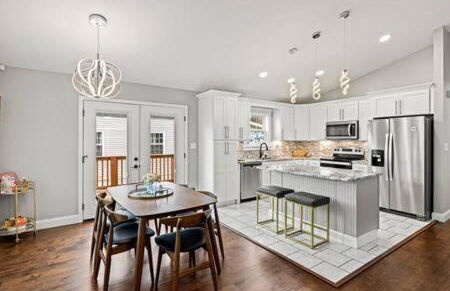 Family Home in Oakwood, 12 Mins to Campus, Patio, Washer Dryer, 2 Bathrooms, Utilities and Internet Included, Great for Students or Families, Charming Oakwood-Lincoln Park Home, 10 Walk to Dining, 24 Hour Hospitality Team - Foto 2