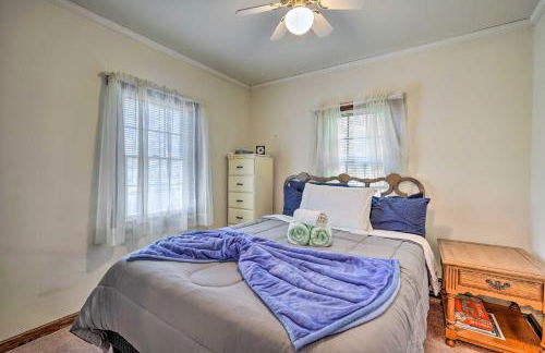 Dog-Friendly Waretown Home with Furnished Deck! - Foto 12