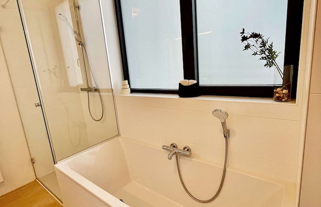 Modern 2BR Penthouse Near Diamond District by Oneluxstay - Foto 51