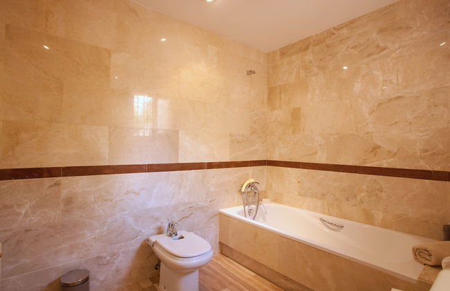 Charming Apartment With Pool - Photo 15