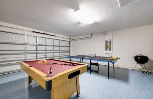 630- 3 Bedroom South facing Home with Pool Drenched in Florida Sunshine Perfect for Families - Foto 16