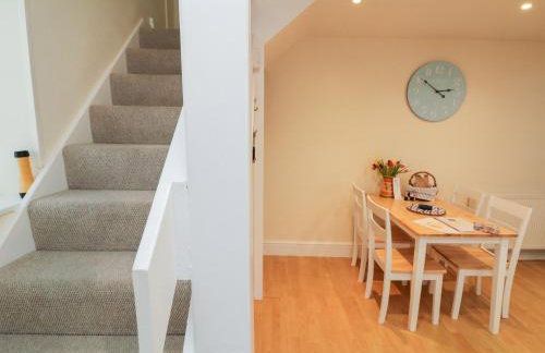 Courtyard Cottage - Photo 9