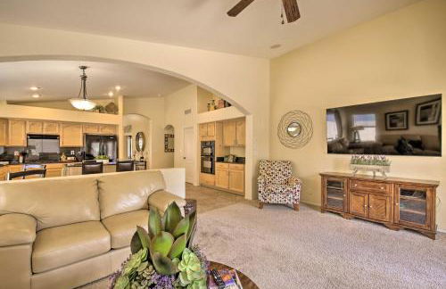 Chic Maricopa Getaway with Outdoor Oasis and Pool - Foto 6