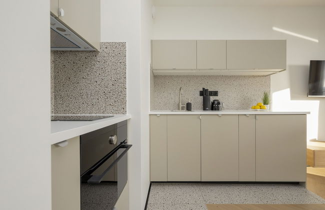 Horse Racing View 8th Floor by Renters - Photo 7