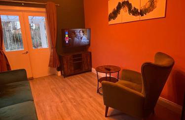 Stylish 2Bed Ground Floor Flat with Private Garden - Photo 20