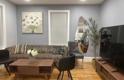 85a Charming Boston Base, 3BR, 2BA Ideal for Families - Foto 1