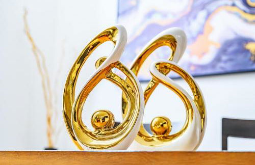 Modern 3BR Townhouse with Private Rooftop & Parking Minutes to NYC - Foto 12