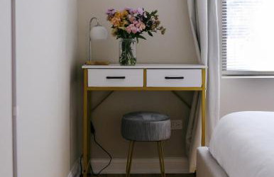 Huge Projector and Designated Workspace, Near Wrigley - Photo 18