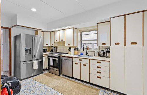 1 Block to Beach - 8BR 5BA Modern Historic Home - Foto 7