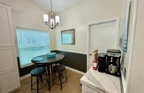 Near KSC - Peaceful Spacious Home for 6 - Fully Stocked Kitchen and Coffee Bar - Foto 10