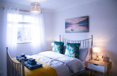 Stunning Seafront House with garden and private parking - Foto 9