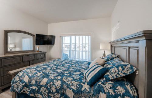 Anchor's Away - Waterfront, Pet Friendly, Pools! - Foto 35