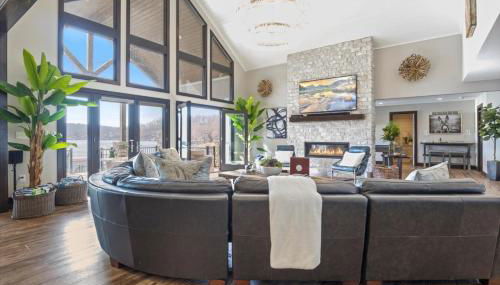 LOTO Pointe, Updated Luxury Home w/ Boat & PWC Slip, Boat Ramp, Firepits, Pool Table & More! - Foto 3