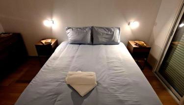 Elegant and comfortable 3 room, beach & transport within walking distance - Photo 3