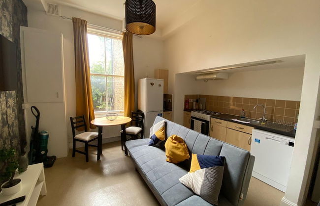 Bustling Western Apartment - Foto 7