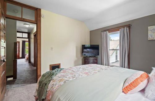 Entire Duplex w Historic District and Sleeps 12 - Foto 8