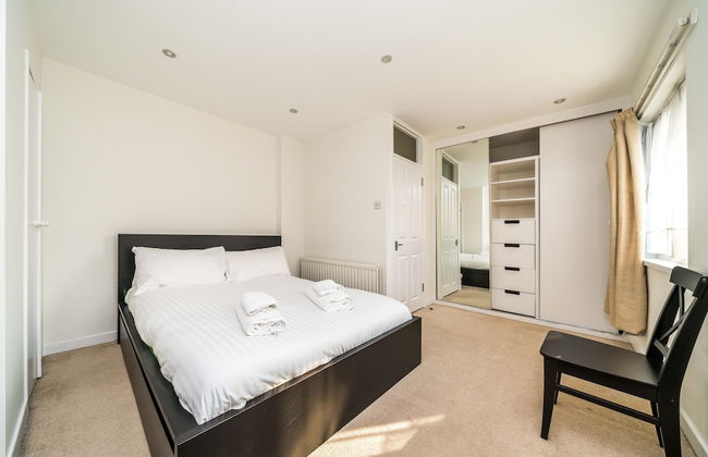 2 Bedroom Flat in Heart of Battersea near Station - Photo 4