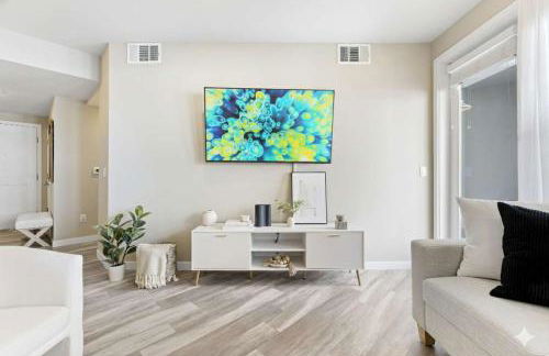 Designer Apt w Jacuzzi Walk To Casino & iMax - Foto 9