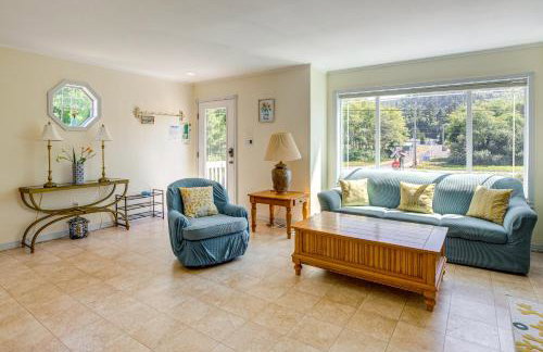 Walk to Shore Home with Deck in Rockaway Beach! - Foto 9