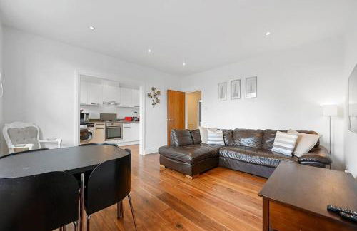 Ealing Broadway - Lovely 2-bedroom flat with offstreet parking - Foto 5