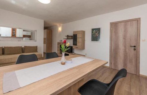 1 Bedroom Amazing Apartment In Nevidane - Foto 9