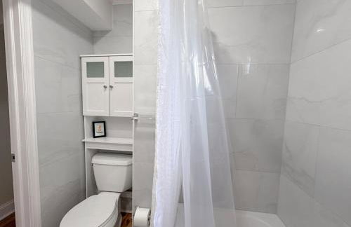 South Philly Retreat with Movie Nights and Backyard BBQ - Foto 7