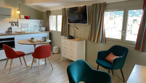 Au cœur du vieux Toulon au calme appartement rénové climatisé confortable étage élevé avec ascenseur proche parking et toutes commodités - Foto 4