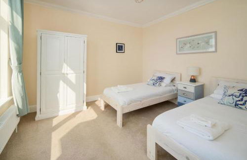 The Penthouse - Photo 9