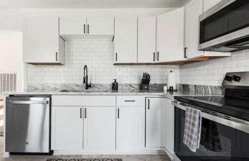 Orange Pit - 3BD 2BA Luxury Retreat - West Cola - Photo 22