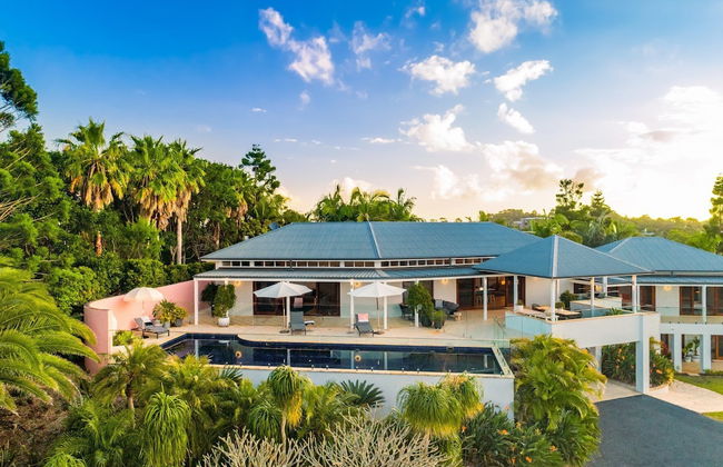 Your Luxury Escape - White Wood - Photo 1