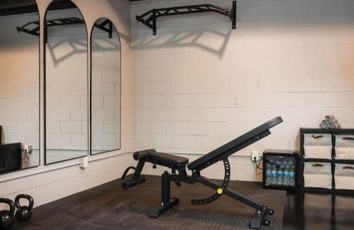 Modern Cabin with Luxury Gym, Firepit + Game Room! - Foto 79