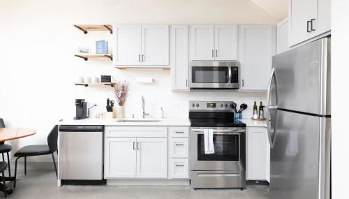 Spacious Luxury 2BR Apt Near Fiserv with Parking - Foto 4