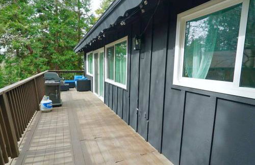 Beautiful Renovated Cozy Forest Home with Hot Tub in Crestline - Foto 49