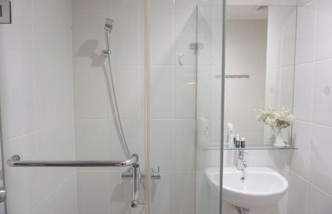 Minimalist And Relaxing Studio Room At Tamansari Semanggi Apartment - Foto 12