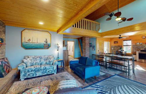 Coastal home with private hot tub and fire-pit, close to local attractions - Foto 4