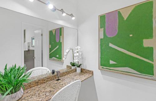 Boca Waterfront • Watch the Boats • Pool & Gym - Photo 27