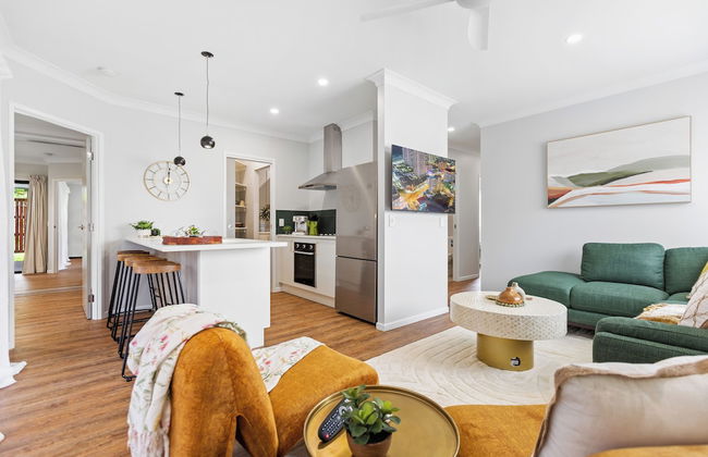 Comfortable 3-Bedroom Home Near City - Foto 1