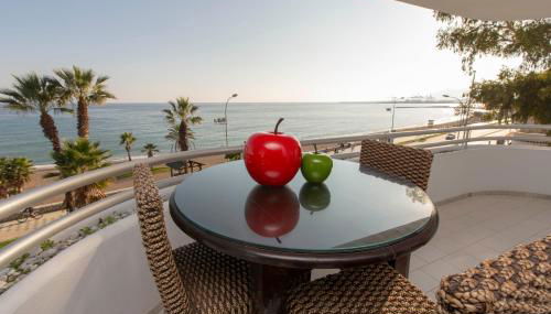 Villa Venecia, Apartamento de Lujo en 1º línea de playa + parking - Photo 3