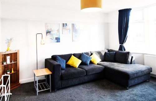 6 Person Home Near Airport and Manchester City Centre with Free Parking - Foto 3