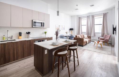 Chic 1BD with Rooftop W/D in Unit Downtown - Foto 11