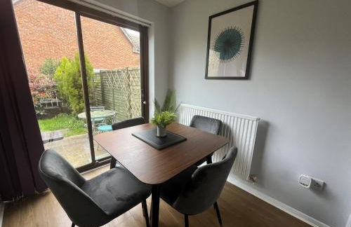 Restful Riverside Home - Foto 8