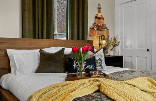 Bourbon-themed home w arcade & hot tub for groups - Foto 12