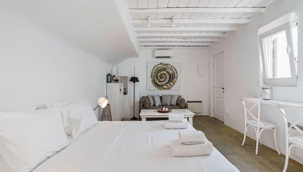 Stunning Villa Surrounded by Lush Greenery - Foto 5, Habitación