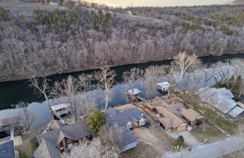 Foggy River Retreat - For 16 - Foto 96