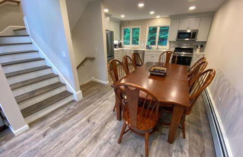 R7 Ski-in Ski-out Bretton Woods Townhome on 2-mile home trail Mt Washington views - Foto 6