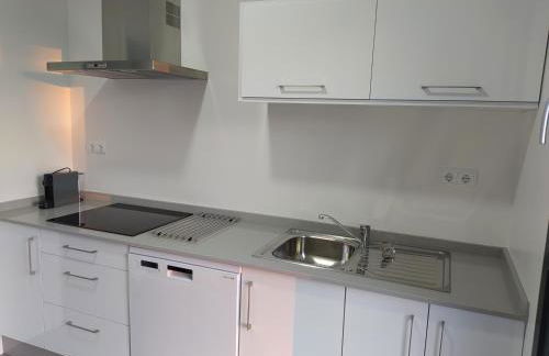 Excelente piso con aparcamiento privado - Foto 3