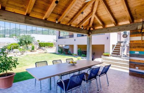 Villa Majkovica - 4 Bedroom Villa with Private Pool & En-Suite Bathrooms & Parking - Photo 9