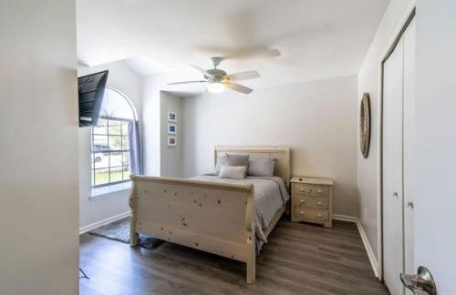 Beach Retreat with Backyard Flair and Yard Games - Foto 20