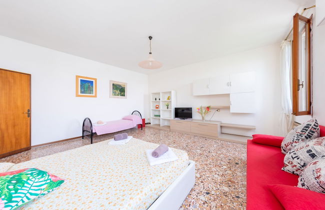 Lovely Canal View - Photo 6